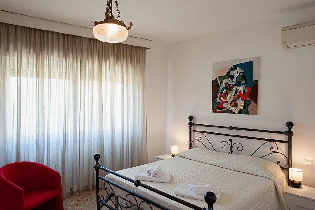 Apartment Naveen'S House Casa Vacanza Rome Italy